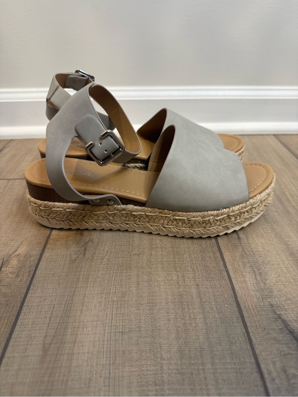 Soda Light Gray Espadrille Flatform Sandals